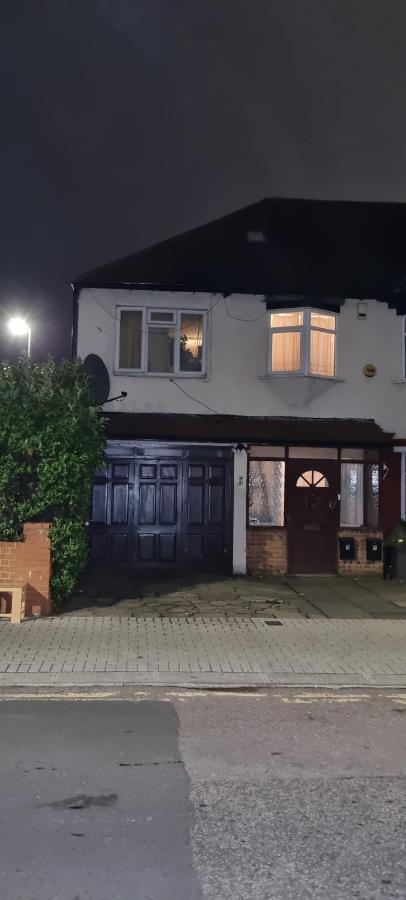 Bloomsbury Apartments - Edgware London Екстериор снимка