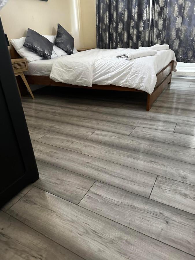 Bloomsbury Apartments - Edgware London Екстериор снимка
