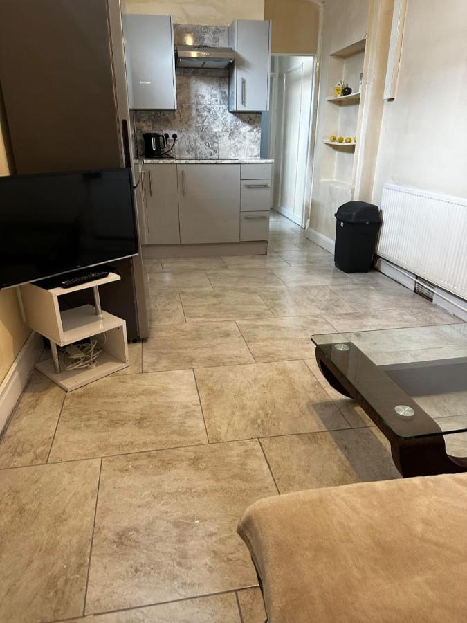 Bloomsbury Apartments - Edgware London Екстериор снимка